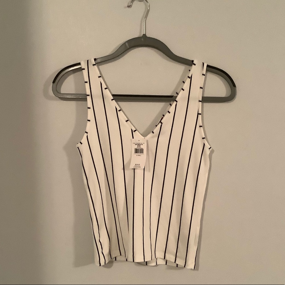 Ladies sleeveless v neck